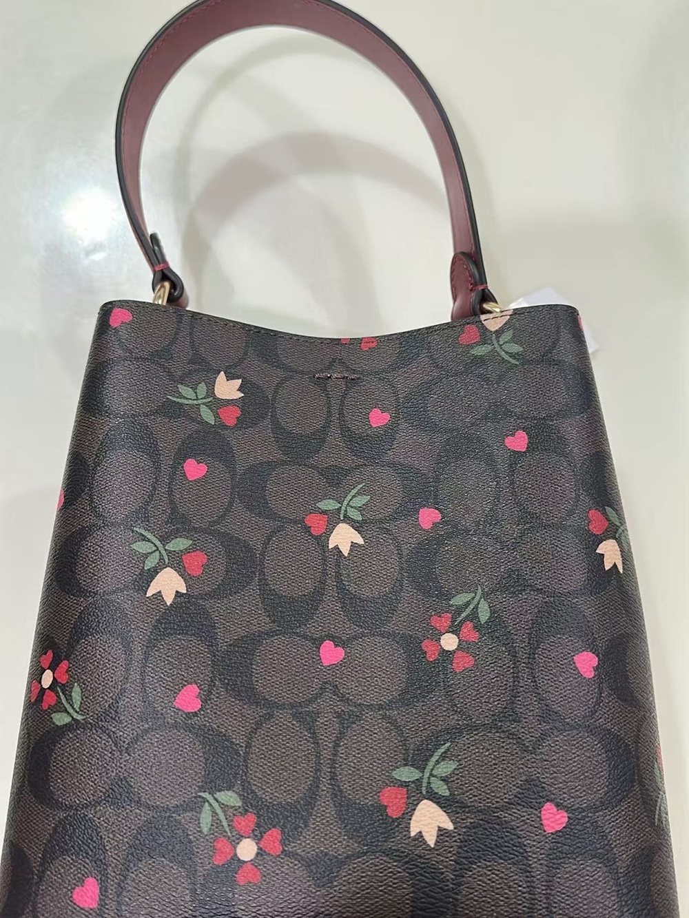 Coach Town 22 Valentine’s Limited Edition Bucket - Picture 3 of 7